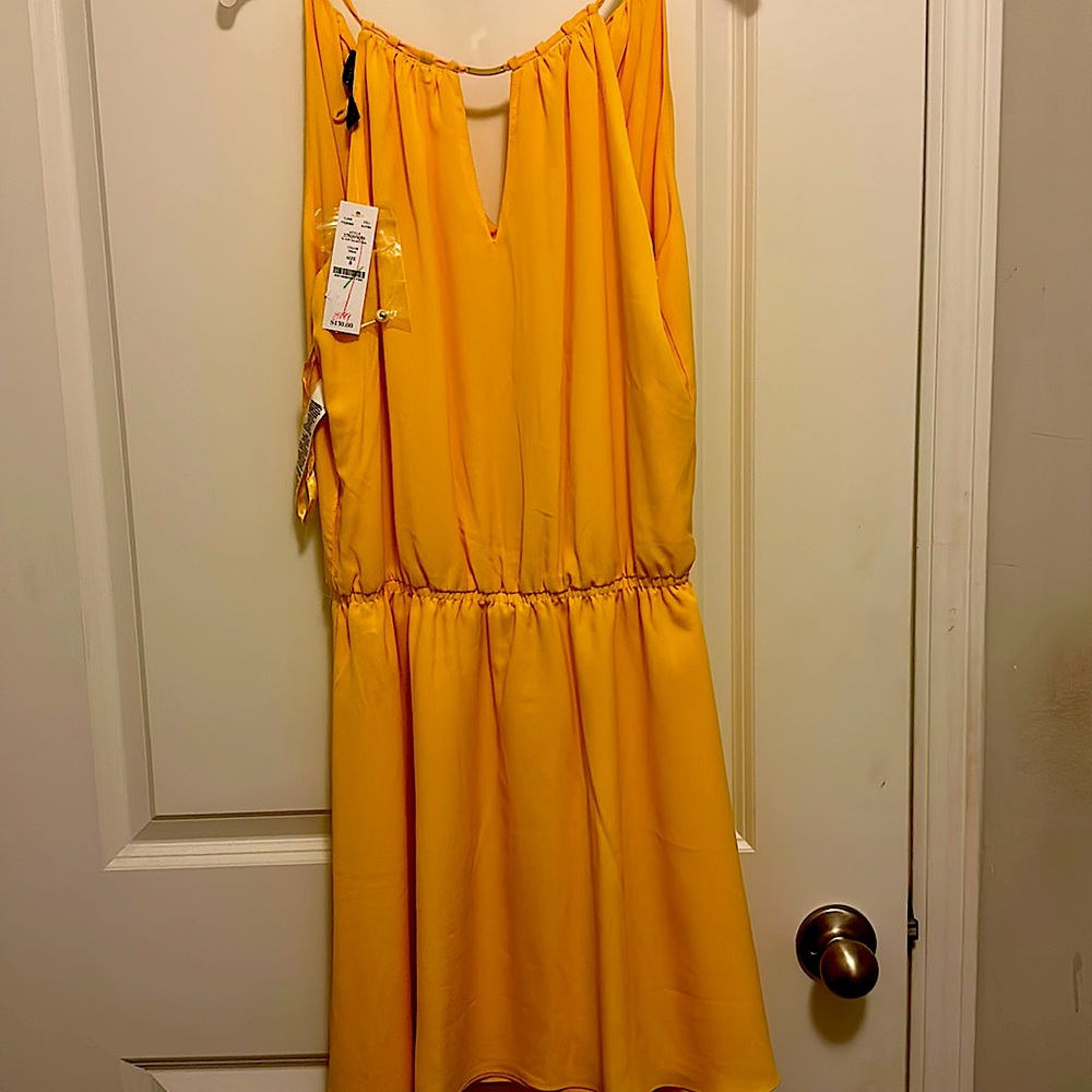 Never been worn, excellent condition, still has tag on it.